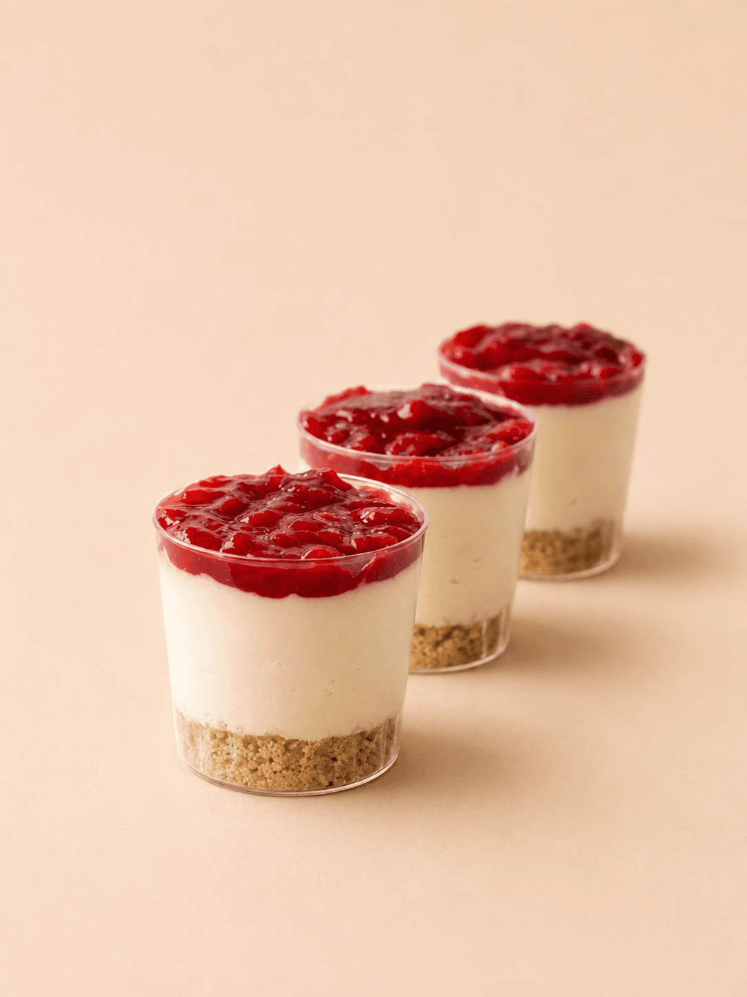 Shot cheesecake con salsa de frutos rojos