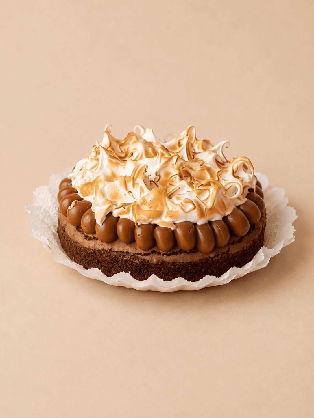 Torta brownie con dulce de leche y merengue
