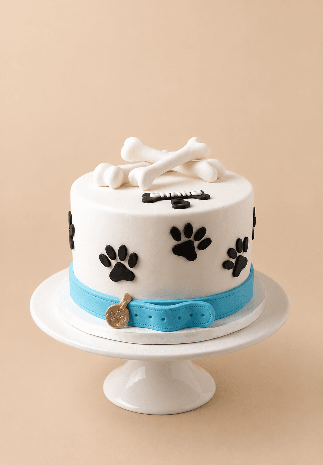 Torta temática para mascotas decorada con huesos y huellas